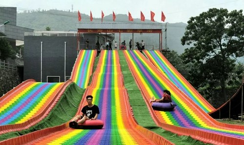 长洲彩虹滑草场